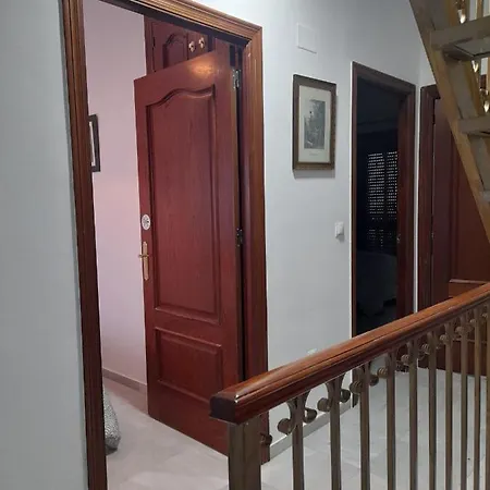 Casa Independiente En Nervion Junto A Parada Del Metro Seville