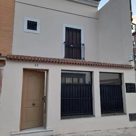 Сasa de vacaciones Casa Independiente En Nervion Junto A Parada Del Metro *