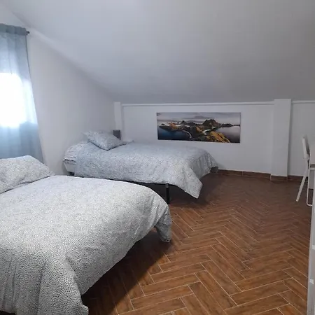 Casa Independiente En Nervion Junto A Parada Del Metro